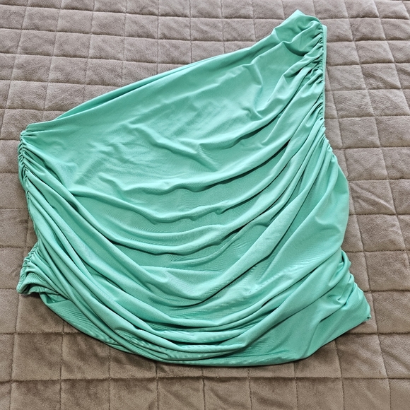 Express Body Contour Compression Ruched One Shoulder Tank - Picture 3 of 5